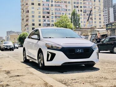 Ağ rəngli Hyundai Ioniq Avtomobil 2019 ci lindi ozumcun surucu iwi