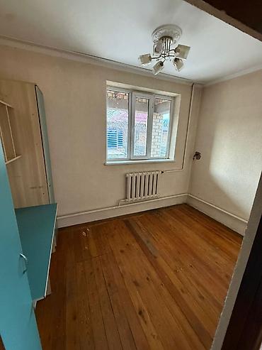 Үйлөрдү ижарага берүү: 40 м², 3 бөлмө — 3