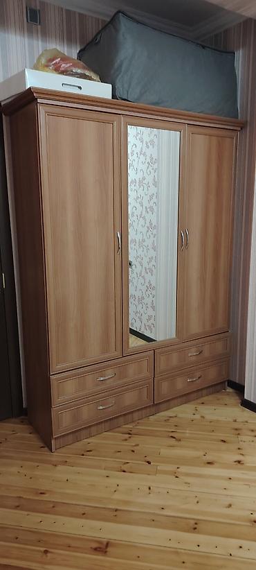 İşlənmiş, 3 qapılı, Güzgülü, Qəhvəyi, Taxta, Açılan, Düz dolab lalafo.az -da İşlənmiş, 3 qapılı, Güzgülü, Qəhvəyi, Taxta, Açılan, Düz dolab