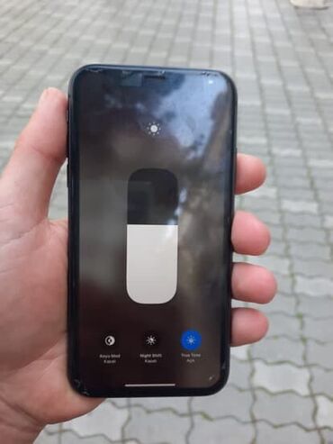 iphone 11 arxalıq: IPhone 11, Qara