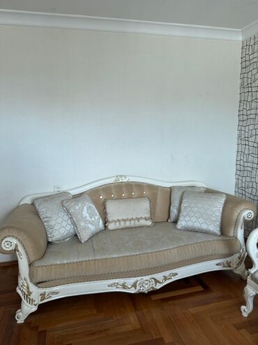 Masa və oturacaq dəstləri: Qonaq otağı üçün, Açılmayan, Dördbucaq masa — 2