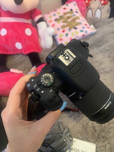 video nadzor komplet: Canon eos 700D aparat i kamera akcija 
Uz njega idu razni dodaci
Novo