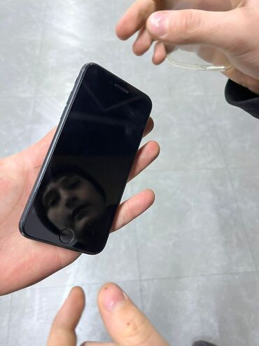 Apple iPhone: IPhone SE 2020, Qara, Barmaq izi — 5