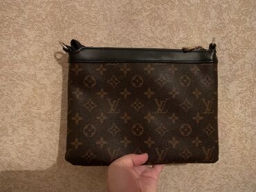 Çantalar: Klatç, Louis Vuitton, İşlənmiş