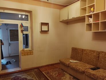 Həyət evləri və villaların satışı: Satılır/icarəyə verilir: həyət evi və ayrıca qaraj/ustaxana sahəsi — 6