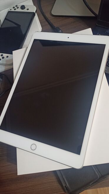 ipad 16gb 3g mini: Планшет, Apple, память 32 ГБ, 10" - 11", Wi-Fi, Б/у, Кровать-трансформер цвет - Серый