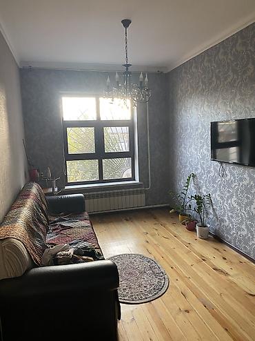 Продажа коттеджей и домов: Продается частный дом в центре ж/м Ак-Орго. Участок 6 соток. Общий — 11