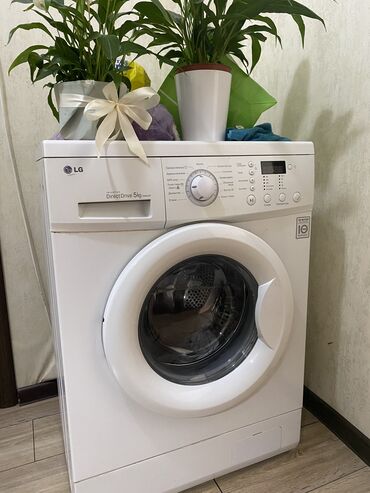 продаю стиральная машина бу: Стиральная машина LG, Б/у, Автомат, До 5 кг, Компактная
