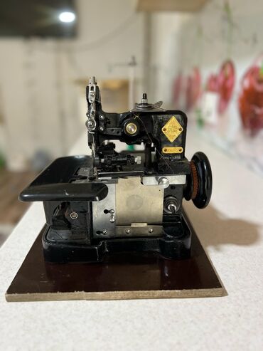 Швейные машины: Швейная машина Chayka, Оверлок, Полуавтомат — 6