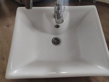 WC šolje i lavaboi: Lavabo sa cesmom izgreban unutra (uslikano — 4