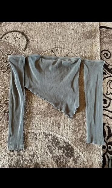uzun qadın koftaları: Bershka markalı, M ölçülü, Mavi rəngli, çiyinləri açıq qadın cropu