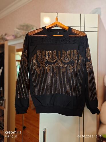 Dəstlər, kostyumlar: Qadın geyim dəsti – uzun palto və 3 fərqli kofta 1) Uzun palto - — 10