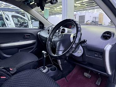 toyota ist: Toyota Ist: 2003 г., 1.3 л, Автомат, Бензин, Хэтчбэк — 10