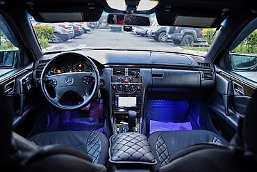 w210 panel: Mercedes-Benz E-Class W210 sedan - Kuzov: 4 qapı, qara rəng, orijinal — 2