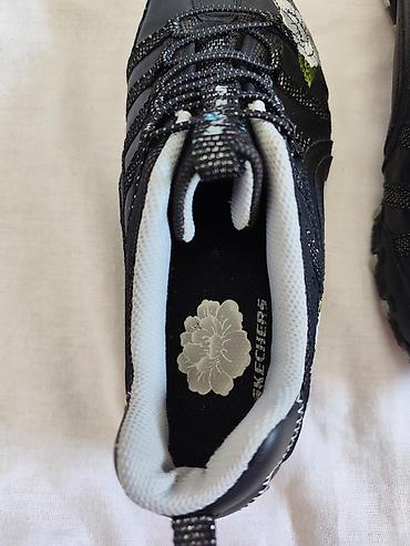hundur krasofkalar: Skechers, Ölçü: 38, rəng - Qara, İşlənmiş — 10