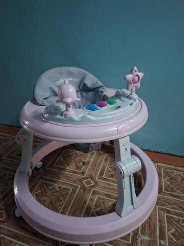 детский манеж и ходунок: Детские ходунки Babywalker розового цвета, оснащенные интерактивной