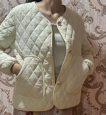 gödəkçələr: Qadın üçün yastı tikişli, kapitone üslubda qısa jaket.gödəkcə — 3