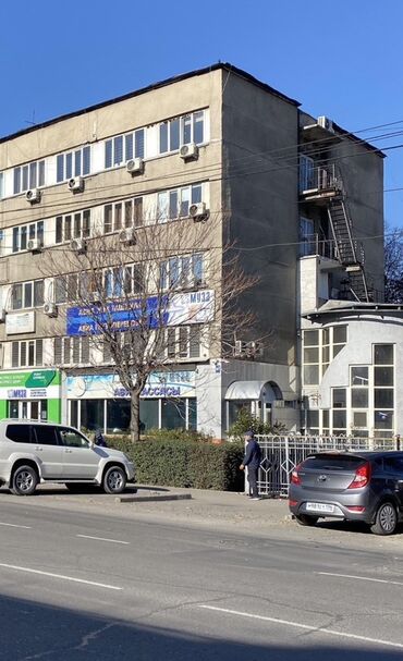 купить коммерческое помещение в бишкеке: Сдаю Офис, 560 м², В административном здании, 1 линия