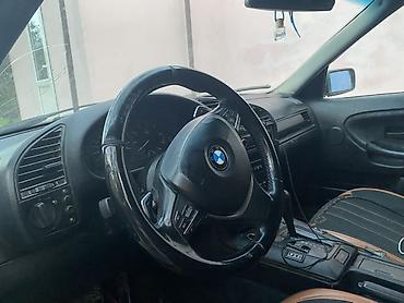 super soco tc: BMW 3 Series E36 sedan – gümüşü rəngdə. Xüsusiyyətlər: - Kuzov — 5