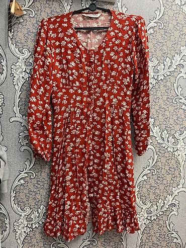 Qırmızı çiçək naxışlı qadın donu - Stil: Uzunqol, döş hissəsində