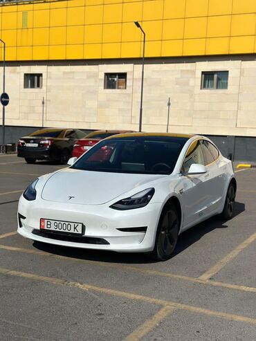 каранда машина: Tesla