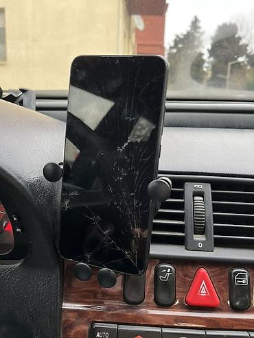 ot bağlaması: Avtomobil üçün havaçıxışına taxılan telefon tutacağı Stokda cəmi 3 — 7