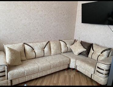 Masalar və oturacaqlar: *ZB* *DIVAN* Qiymət *400 AZN* *açılır bazaldir* demək olar istifadə