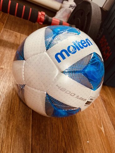 футбольный залник: Продаю оригинальный футбольный мяч от компании Molten Размер мяча: 4