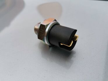 Auto delovi: Automat rikverc svetla menjac 5b Lada 21213,21214 Niva, Lada 2107 — 8