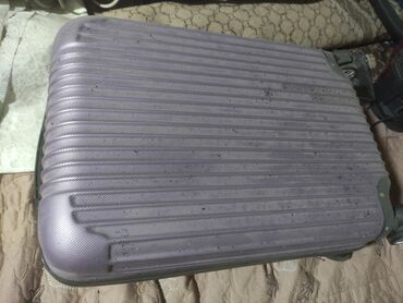 Чемоданы: Чемодан фиолетовый1500с. Серый чемодан чуть больше 1800с. Если два — 3