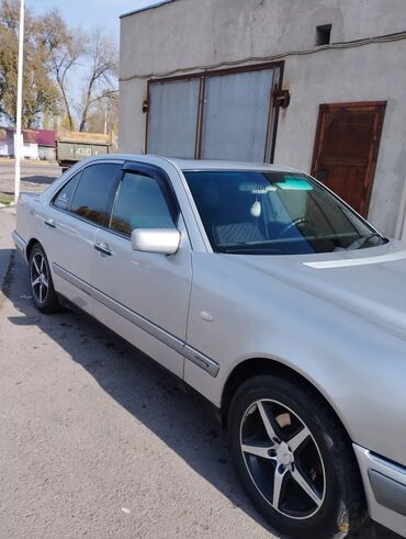 срочно в связи с переездом: Mercedes-Benz E-Class: 1996 г., 2.8 л, Автомат, Газ, Седан