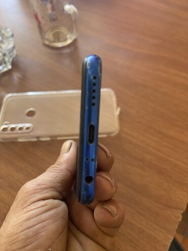 Redmi: Salam redmi not 8 idealdı deyişeni yoxdu karopkası var sadece arxasıda