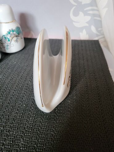 Kuhinjski setovi: Set nov salnik i drzac za salvete Apulum porcelan 70te.god. Nov set — 10