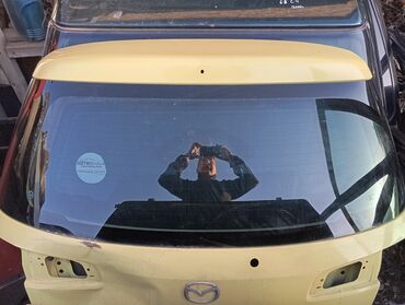 кузов мазда 323: Крышка багажника Mazda 2003 г., Б/у, цвет - Желтый,Оригинал
