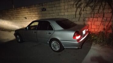 Mercedes-Benz: Mercedes-Benz 240: 2.4 l | 2000 il Sedan