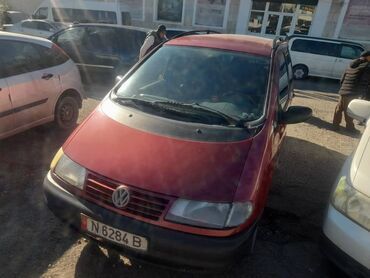 машины пассат: Volkswagen Sharan: 1995 г., 2 л, Механика, Бензин, Вэн/Минивэн