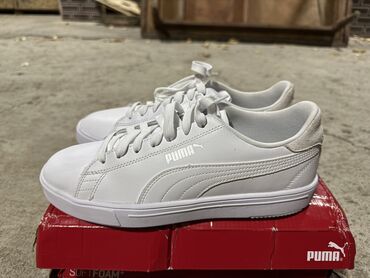 кожанные кеды: Белые кроссовки Puma Serve Pro Lite с низким профилем. Модель оснащена