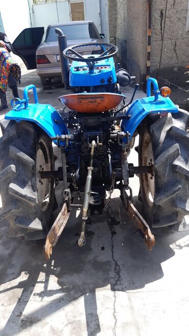 трактор япон: Мини трактор 🚜 цена 22000 минг пулги бар 
тел