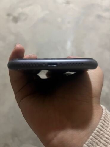 Apple iPhone: IPhone 11, 128 GB, Qara, Face ID — 8