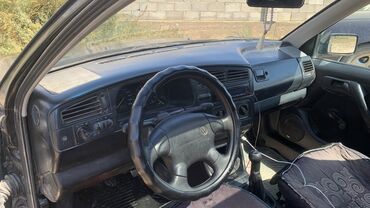 Volkswagen: Volkswagen Golf: 1991 г., 1.8 л, Механика, Бензин, Хэтчбэк — 9