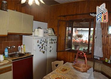 Houses for sale: NA PRODAJU! Useljive dve kuće na korak od centra Uba! Ukupna — 6