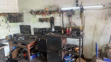 Другое автосервисное оборудование: Продаю оборудование для сто: компрессор на 4 выхода 300литров,12