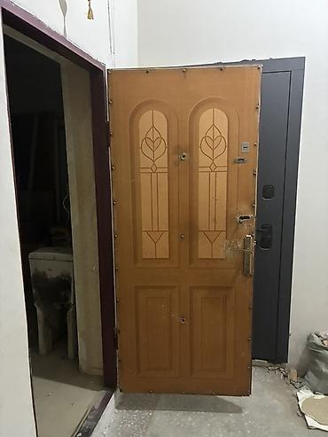 giriş qapıları: Dəmir giriş qapısı
İçərisi abşıvka olunub ortası izoliyasiya edilib — 3