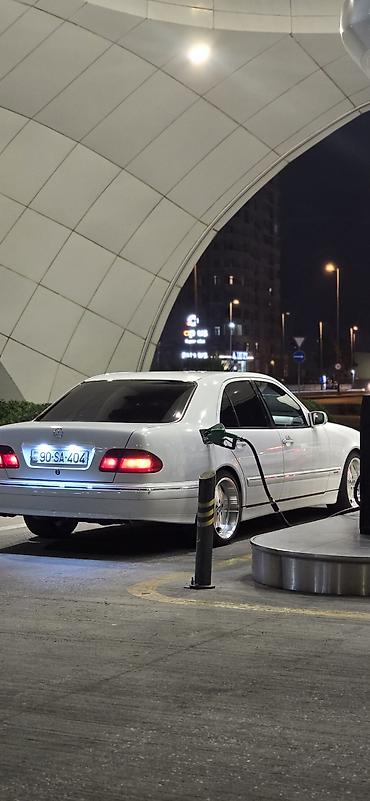 4 goz mercedes 3 2: Mercedes-Benz E‑Class W210 sedan Xüsusiyyətlər: - Kuzov: 4 qapılı — 5