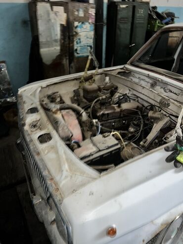 Sbor motorlar və silindr başlıqları: Qaz 24 mühərriki (mator )
Karobka 4 skorust