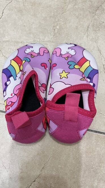 детская обувь 22: Пляжные аквашузы детские 24 размер. Сразу 3 пары за 1000 сом, по
