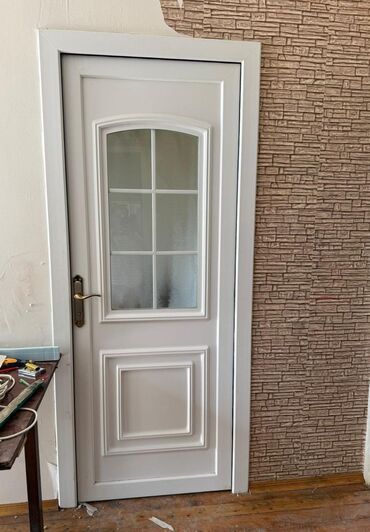 столовый набор: Qapi satilir. Temirle bağlı . tecili evden cixmalidi. 3 ededdi