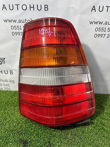 w12: Фонарь заднего хода (правый) для Mercedes‑Benz E‑Class W124, двигатель — 1
