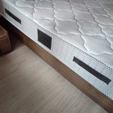 Qoruyucu plyonka və şüşələr: Lay-Lay brendinə məxsus döşək. ölçüləri: 2m × 2m × 22sm, full