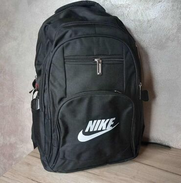 Torbe: Podeljeni unutrašnji deo + srednji i dva mala dela, skladište za piće — 2